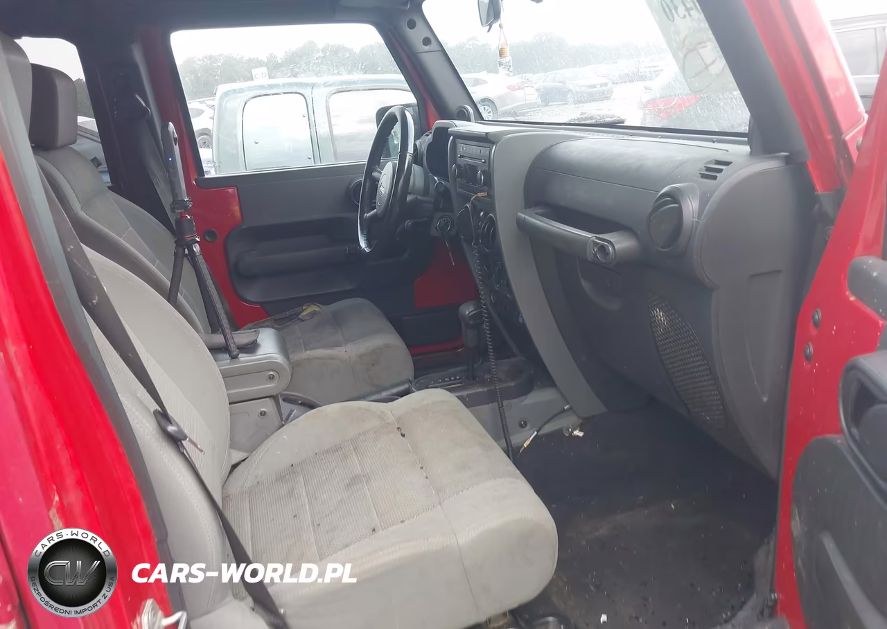 2007 Jeep Wrangler Unlimited Rubicon VIN:1J4GA69137L133154 - 5