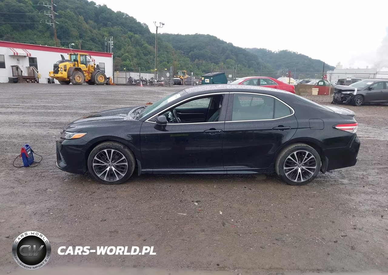 2018 Toyota Camry Se VIN:4T1B11HKXJU585256 - 14