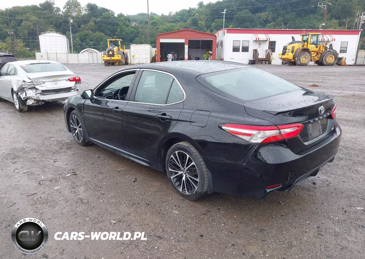 2018 Toyota Camry Se VIN:4T1B11HKXJU585256 - 3