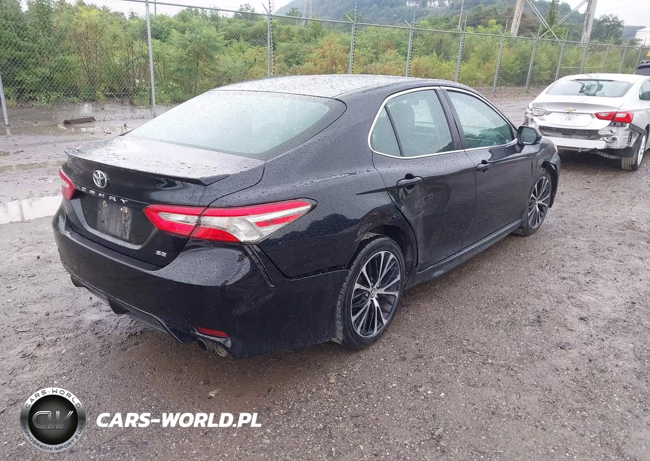 2018 Toyota Camry Se VIN:4T1B11HKXJU585256 - 4