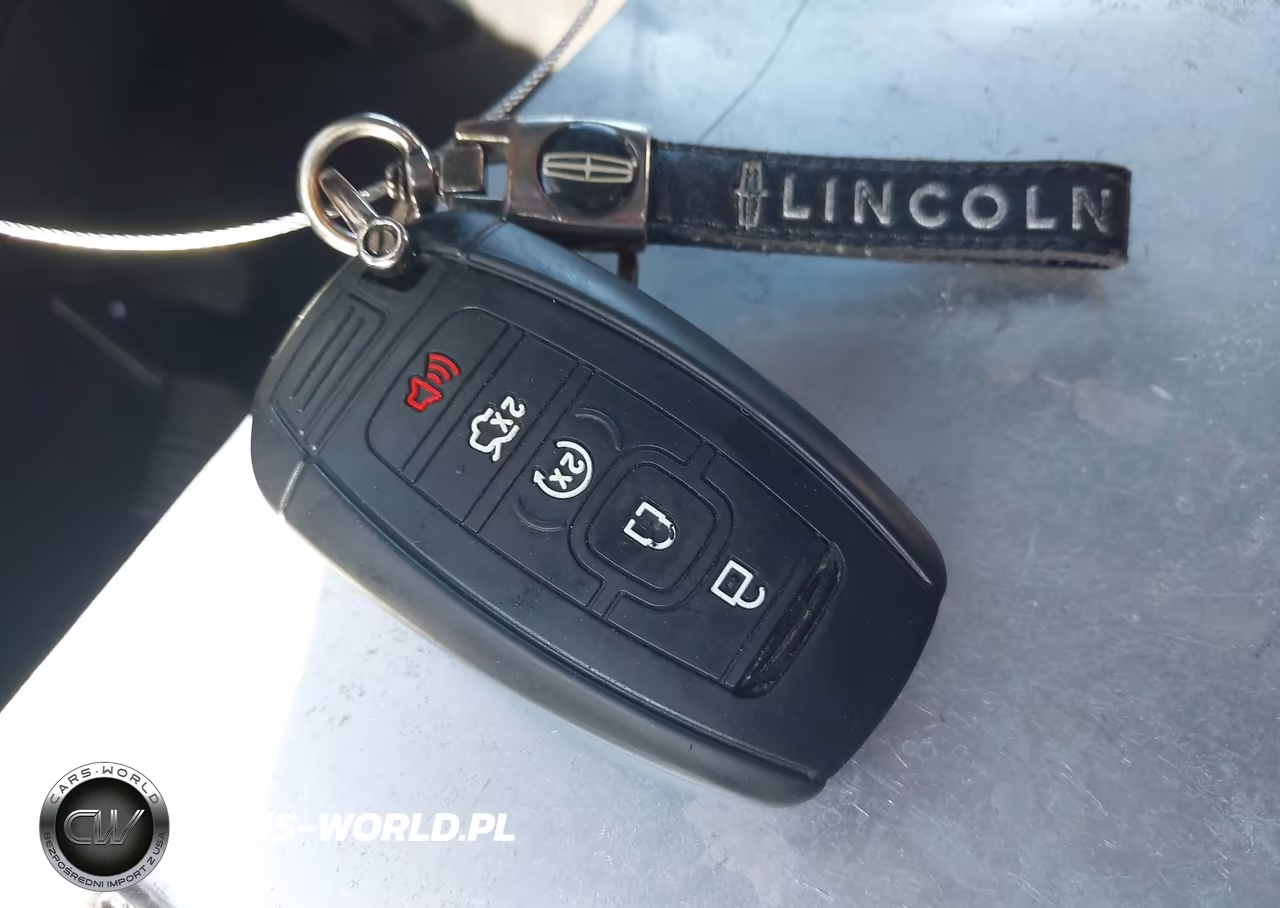 2019 Lincoln Nautilus Reserve VIN:2LMPJ6LP7KBL51304 - 11