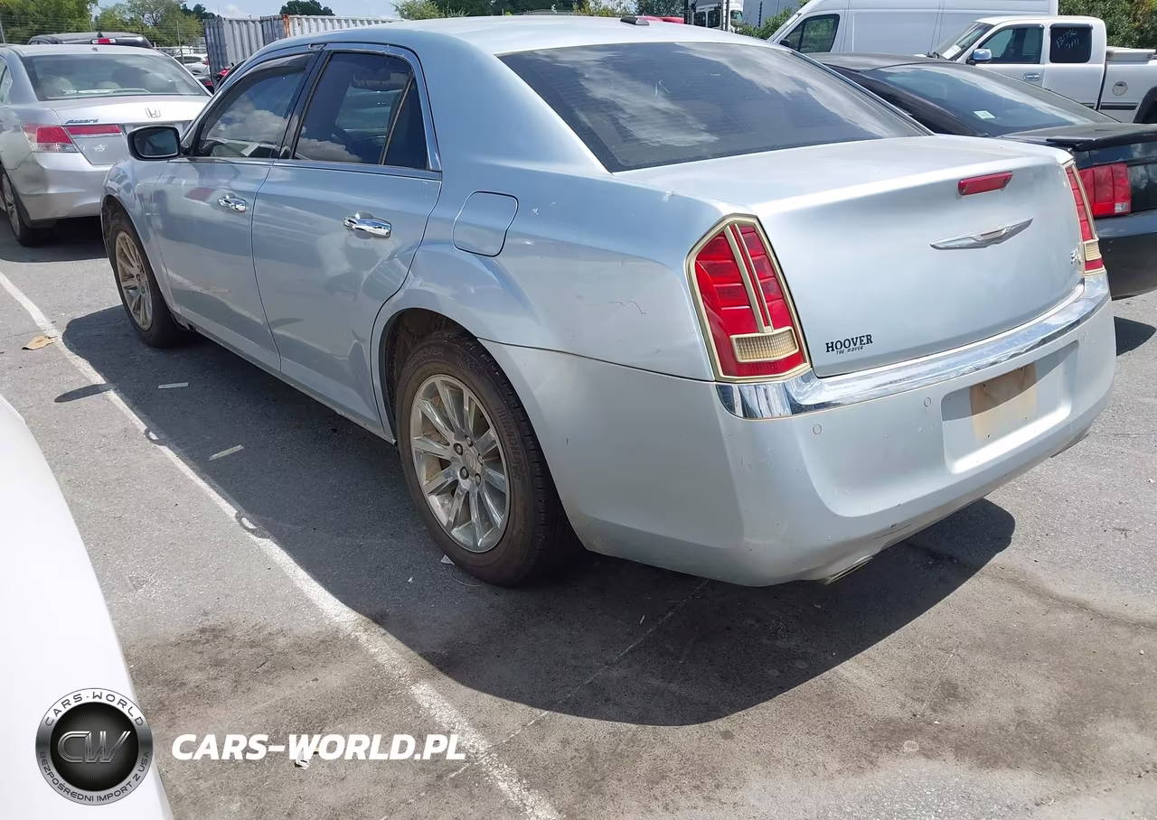 2013 Chrysler 300C VIN:2C3CCAEG2DH685317 - 3