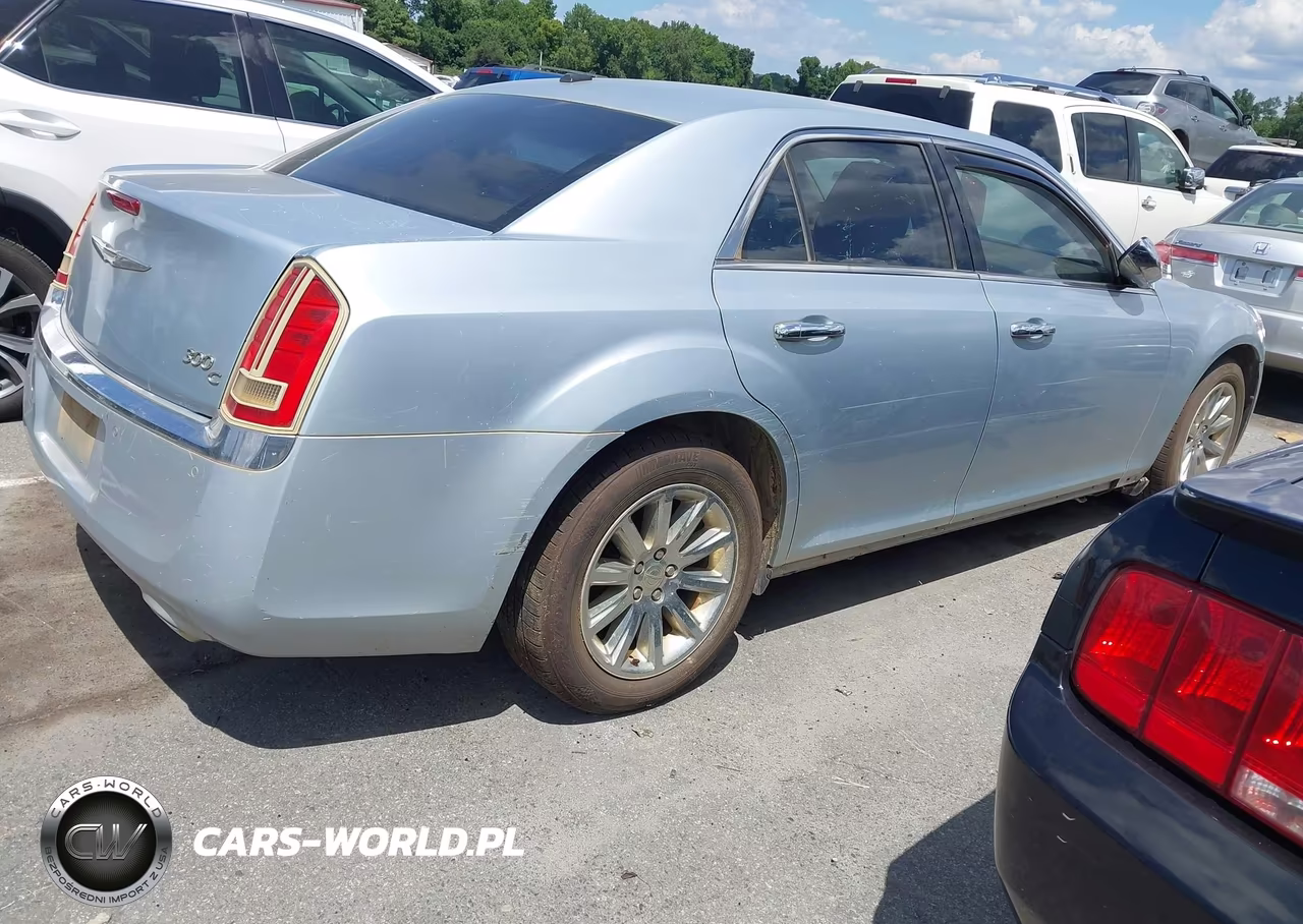 2013 Chrysler 300C VIN:2C3CCAEG2DH685317 - 4