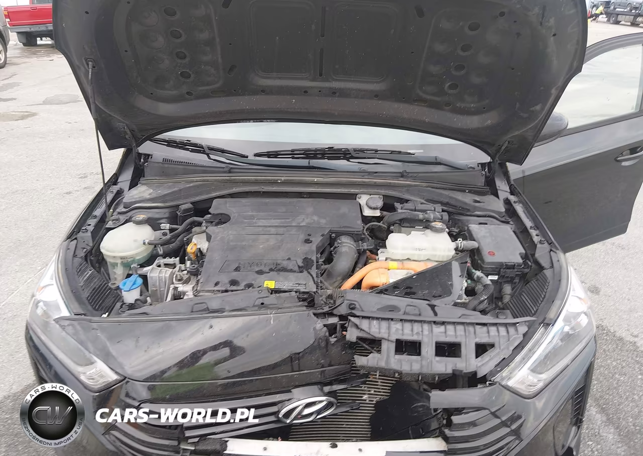 2018 Hyundai Ioniq Hybrid Blue VIN:KMHC65LC4JU062358 - 10