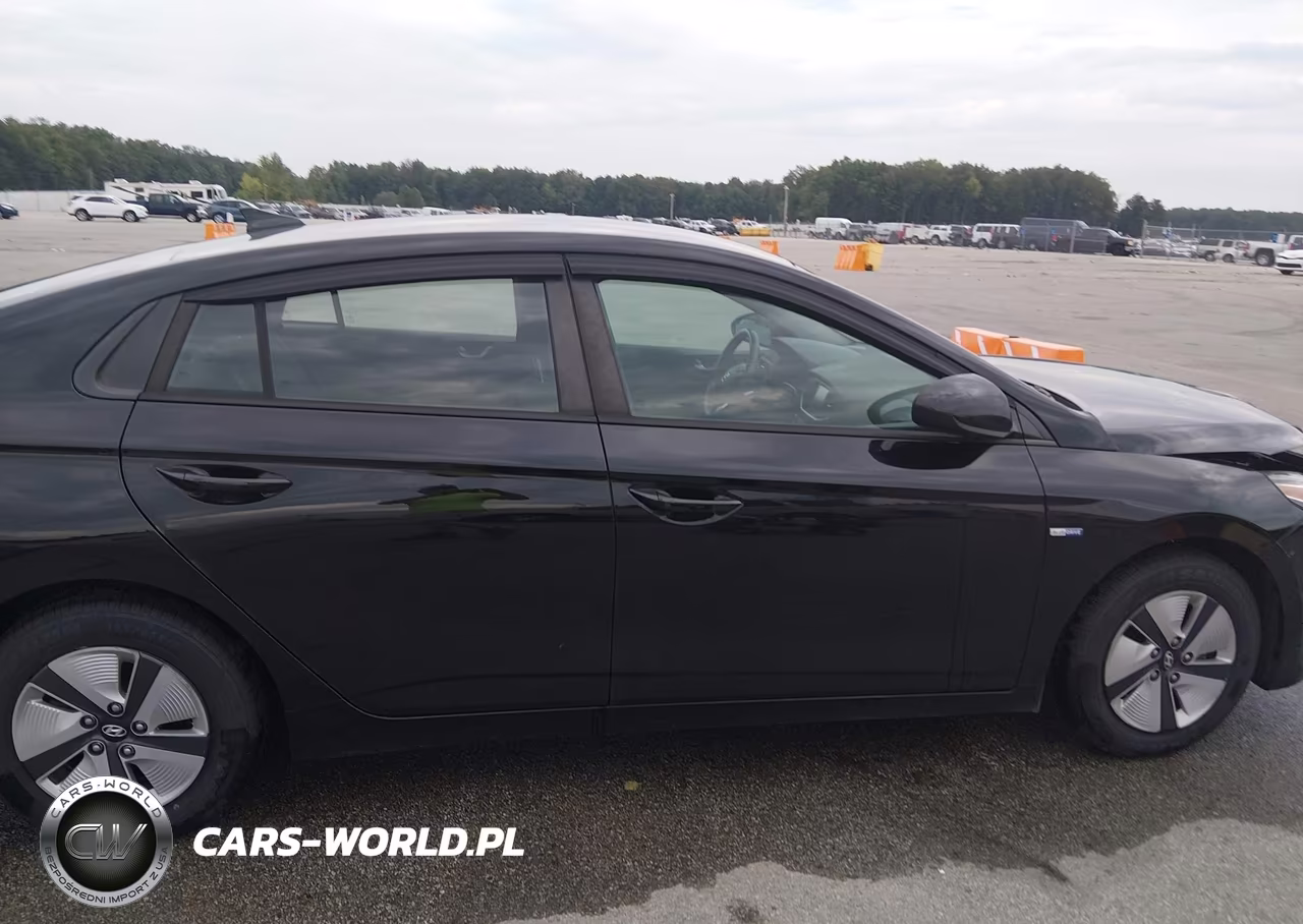 2018 Hyundai Ioniq Hybrid Blue VIN:KMHC65LC4JU062358 - 13