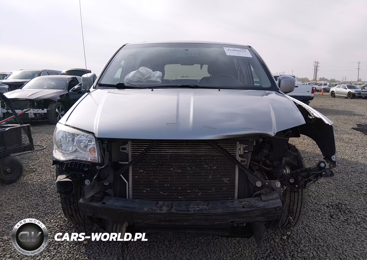 2015 Chrysler Town & Country Touring VIN:2C4RC1BG0FR626998 - 13