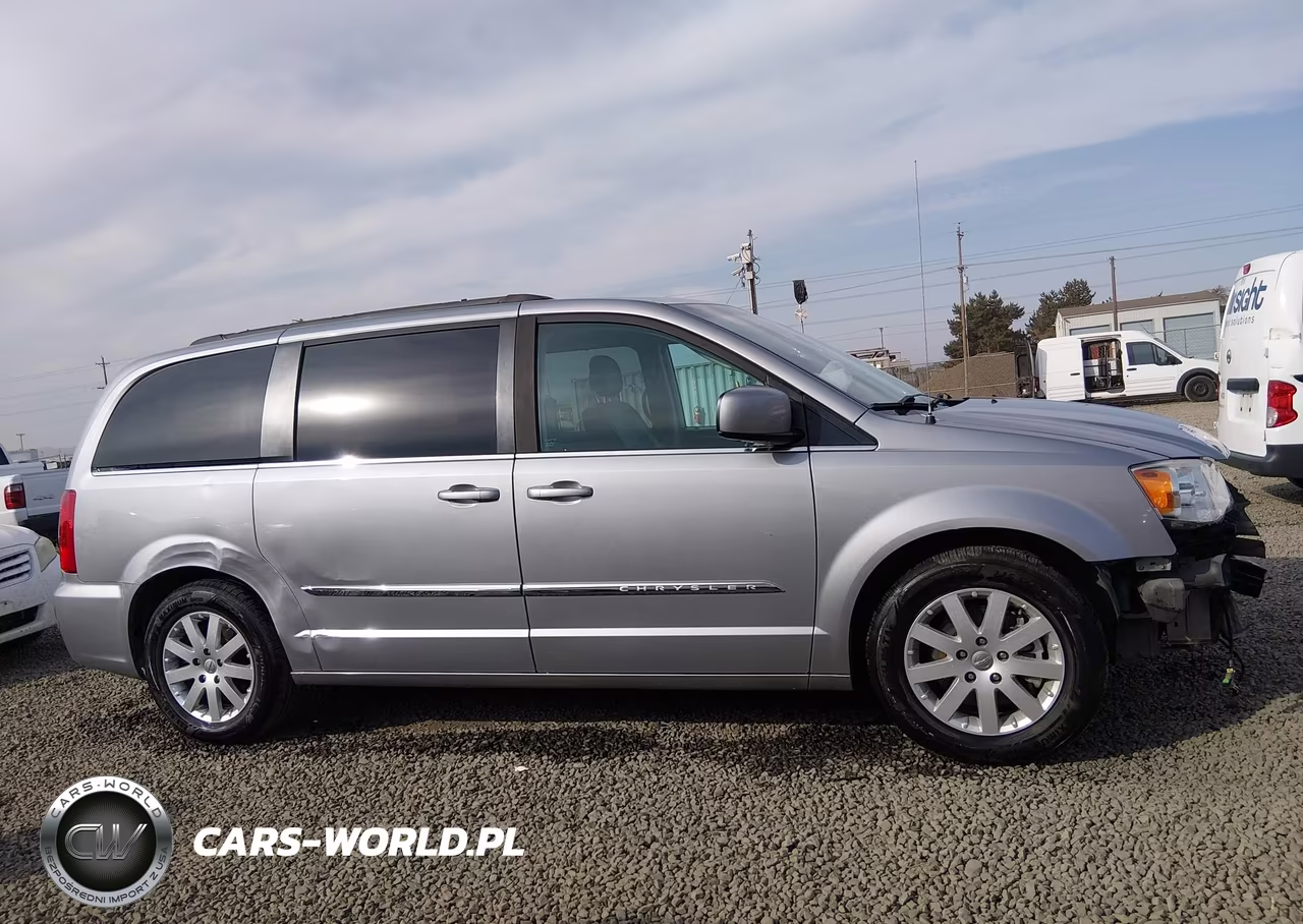 2015 Chrysler Town & Country Touring VIN:2C4RC1BG0FR626998 - 14