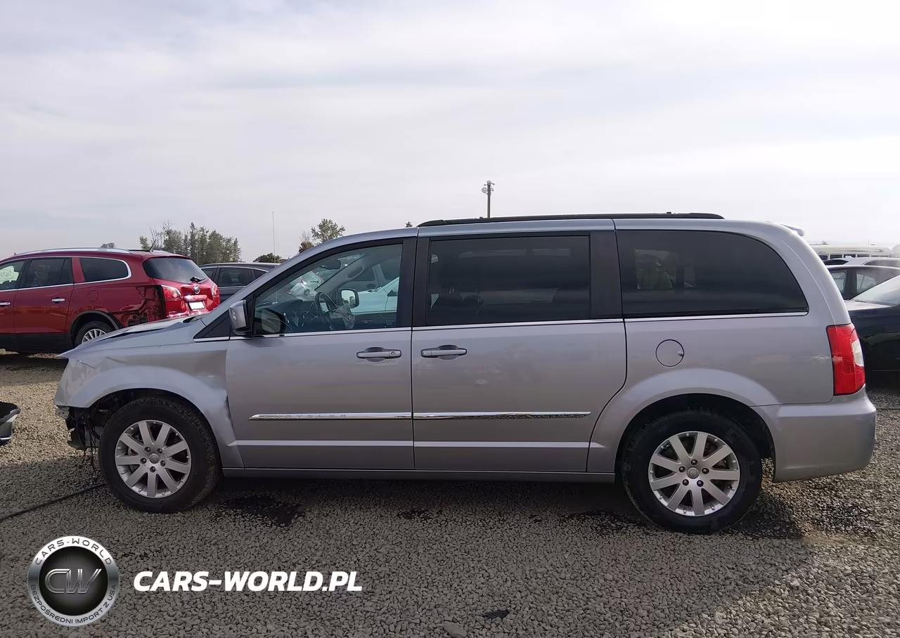 2015 Chrysler Town & Country Touring VIN:2C4RC1BG0FR626998 - 15