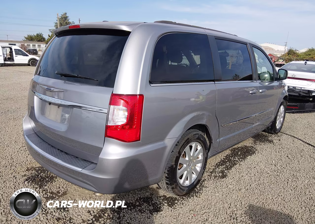 2015 Chrysler Town & Country Touring VIN:2C4RC1BG0FR626998 - 4
