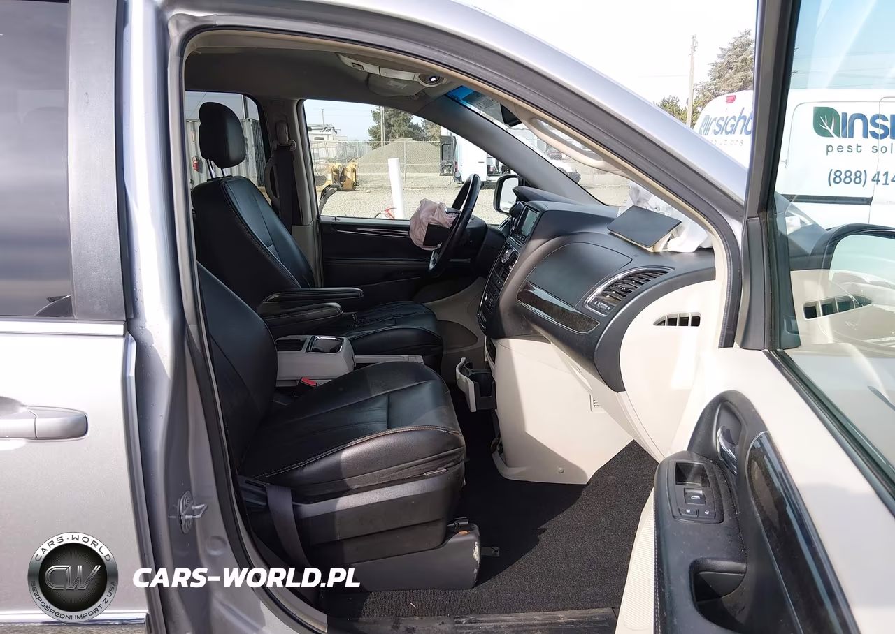 2015 Chrysler Town & Country Touring VIN:2C4RC1BG0FR626998 - 5