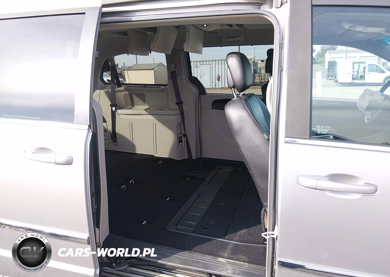 2015 Chrysler Town & Country Touring VIN:2C4RC1BG0FR626998 - 8