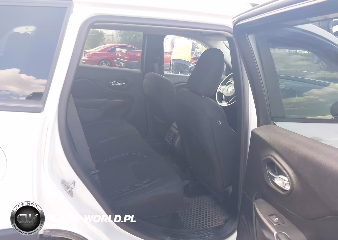 2020 Jeep Cherokee Latitude 4X4 VIN:1C4PJMCB7LD616744 - 8