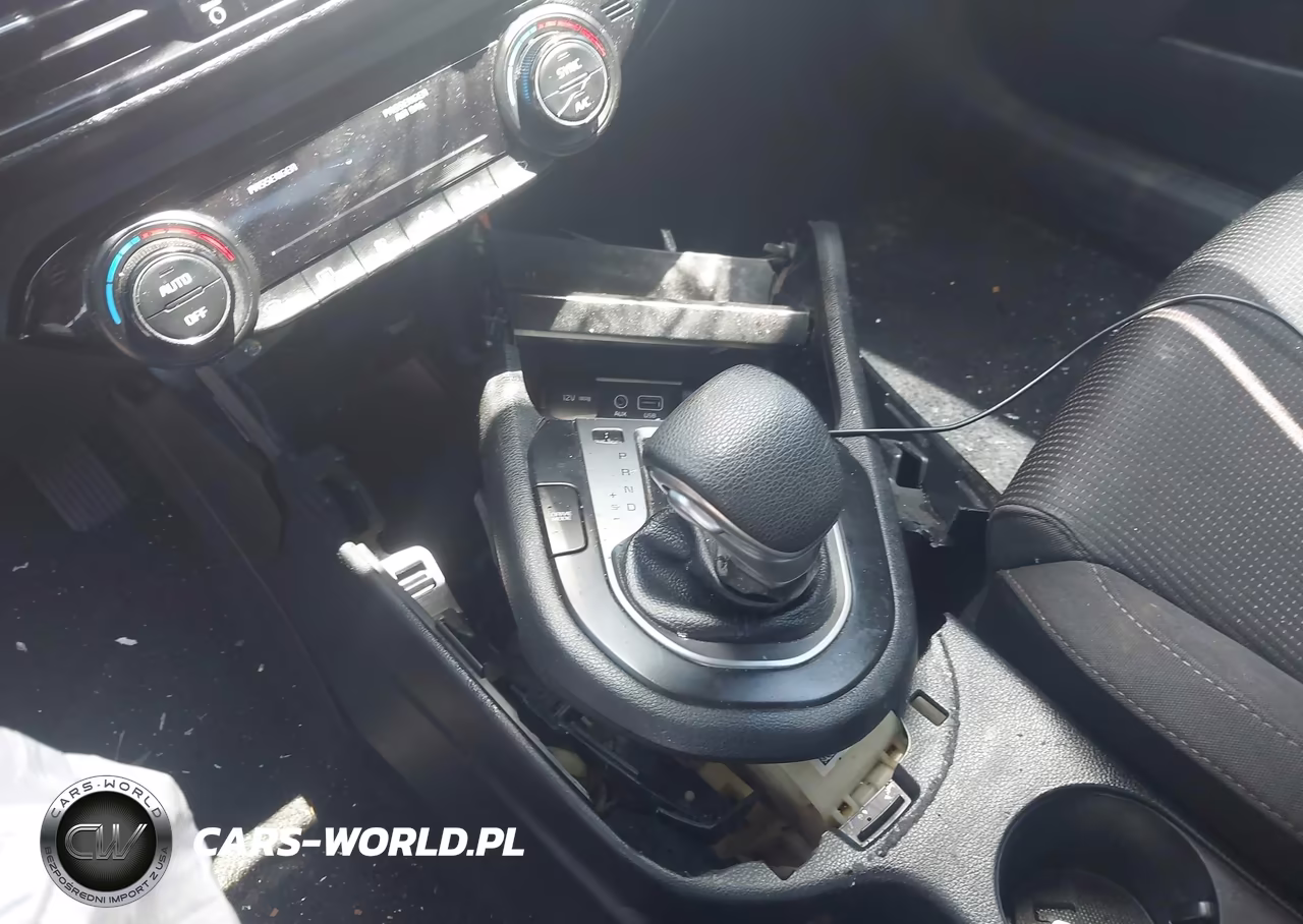 2019 Kia Forte Lxs VIN:3KPF24AD9KE121584 - 22