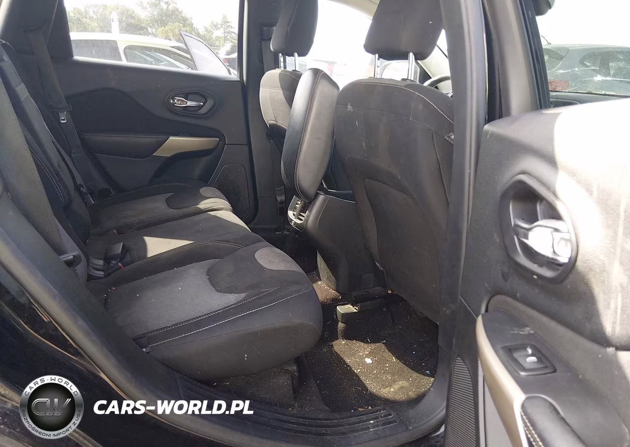 2018 Jeep Cherokee Latitude Fwd VIN:1C4PJLCBXJD566512 - 8