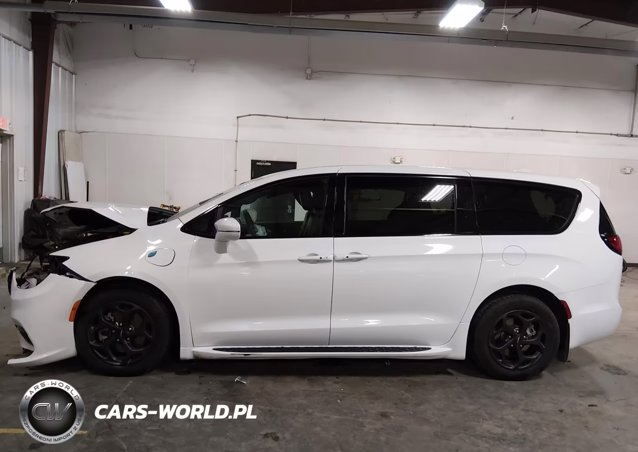 2022 Chrysler Pacifica Hybrid Touring L VIN:2C4RC1L79NR201423 - 15
