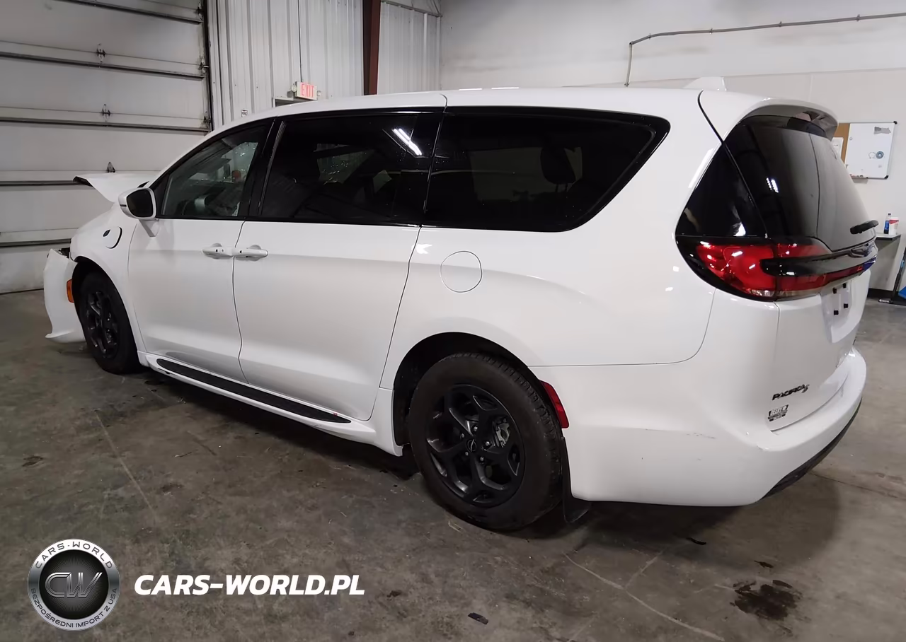 2022 Chrysler Pacifica Hybrid Touring L VIN:2C4RC1L79NR201423 - 3