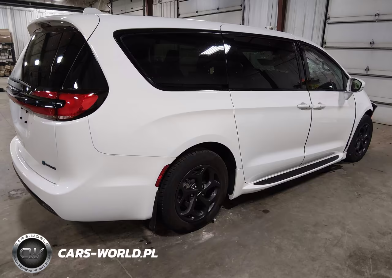 2022 Chrysler Pacifica Hybrid Touring L VIN:2C4RC1L79NR201423 - 4