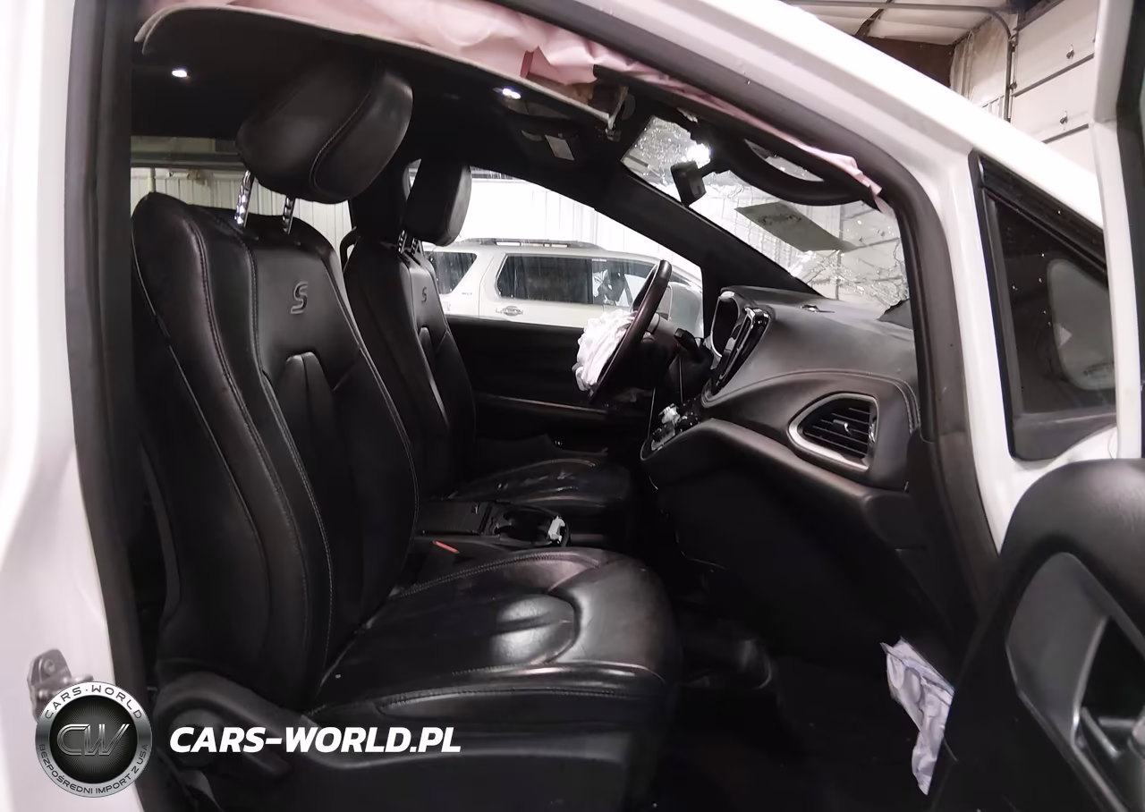 2022 Chrysler Pacifica Hybrid Touring L VIN:2C4RC1L79NR201423 - 5