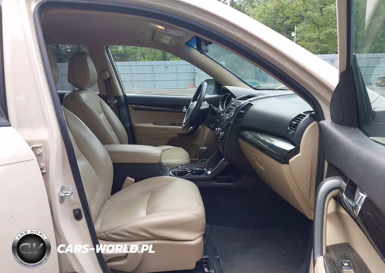 2011 Kia Sorento Lx VIN:5XYKTCA17BG028450 - 5