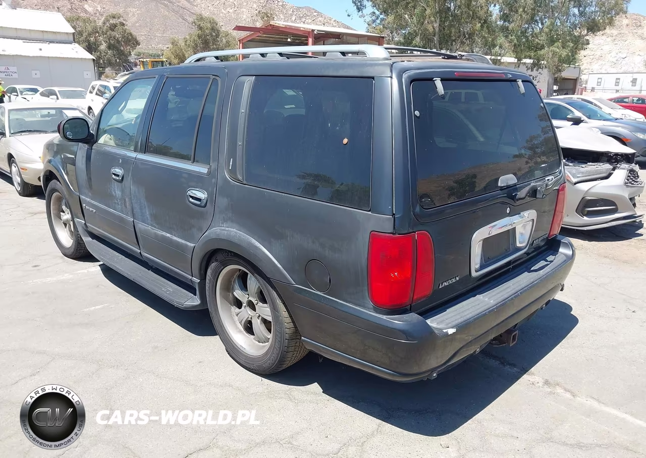 2002 Lincoln Navigator VIN:5LMEU27R22LJ01240 - 3