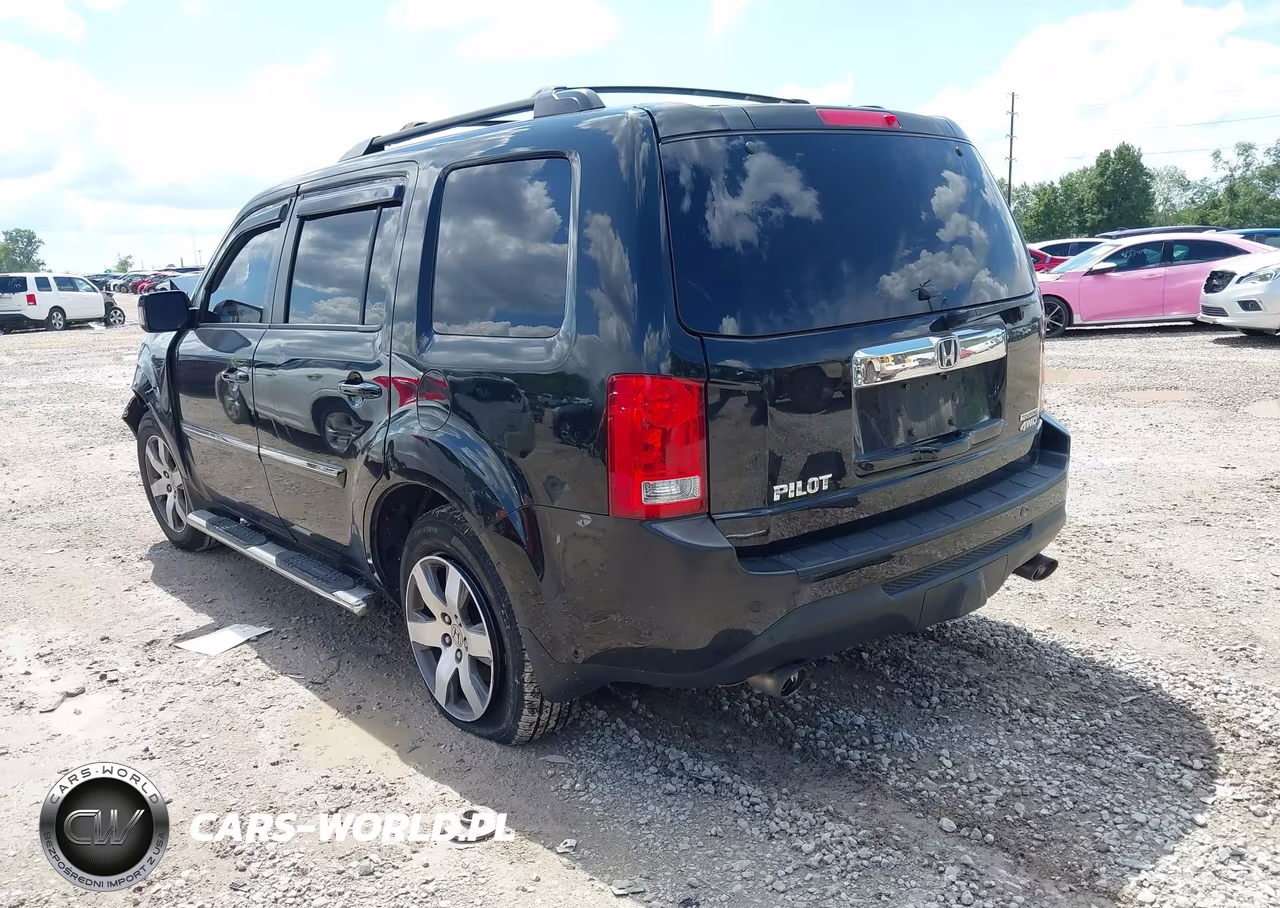 2013 Honda Pilot Touring VIN:5FNYF4H98DB084622 - 3
