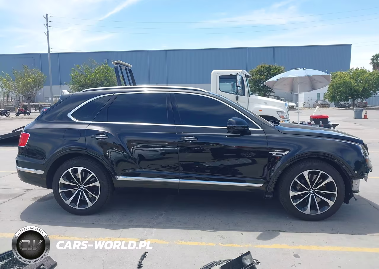 2019 Bentley Bentayga V8 VIN:SJAAM4ZVXKC024677 - 14