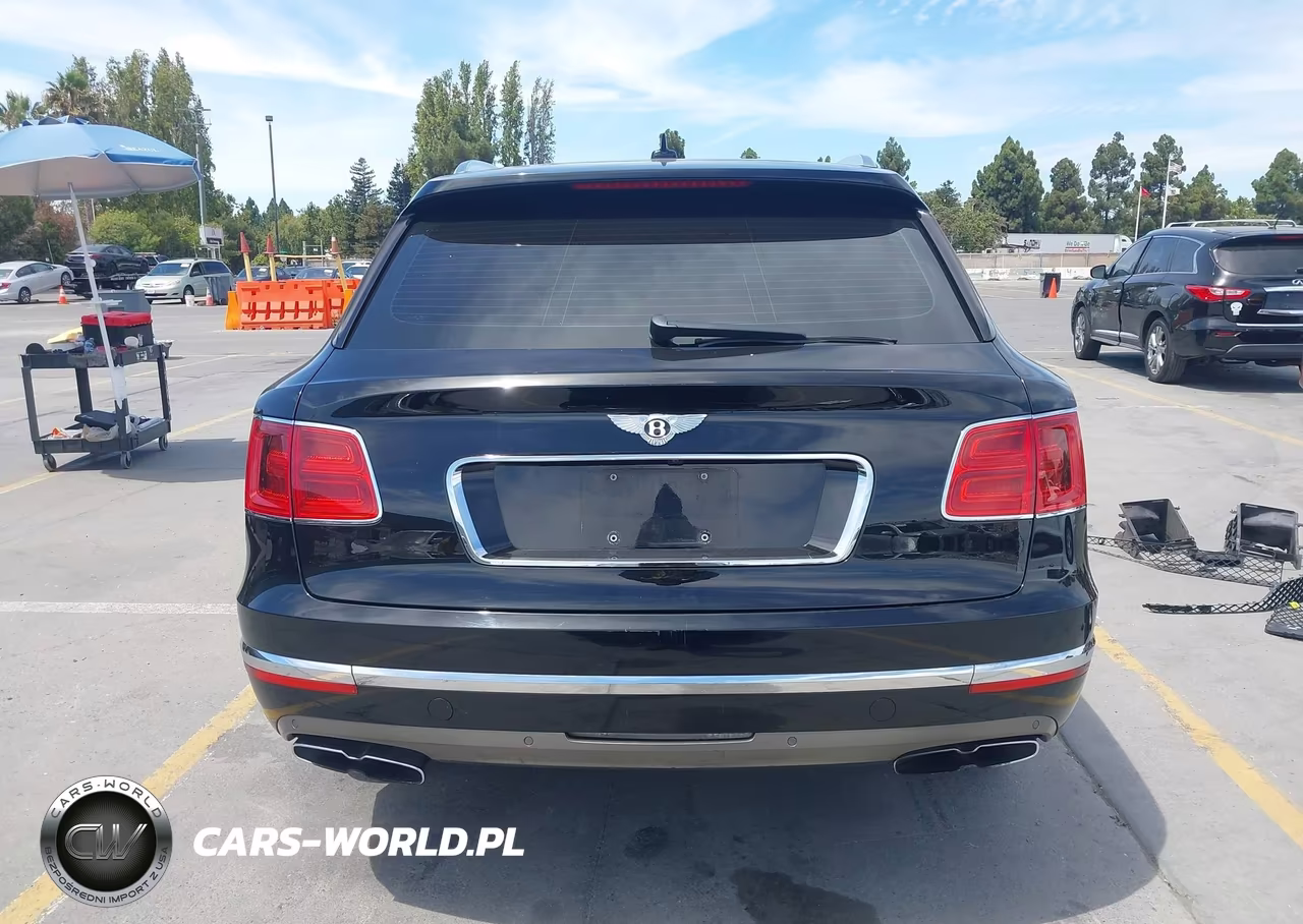 2019 Bentley Bentayga V8 VIN:SJAAM4ZVXKC024677 - 17