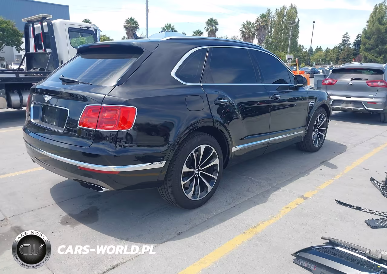 2019 Bentley Bentayga V8 VIN:SJAAM4ZVXKC024677 - 4
