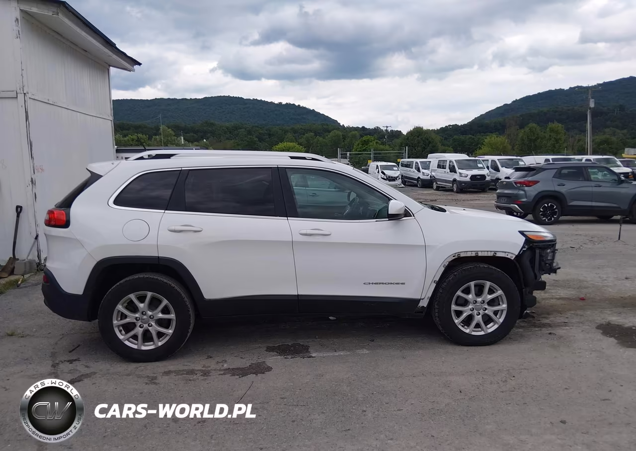2015 Jeep Cherokee Latitude VIN:1C4PJMCSXFW571548 - 14