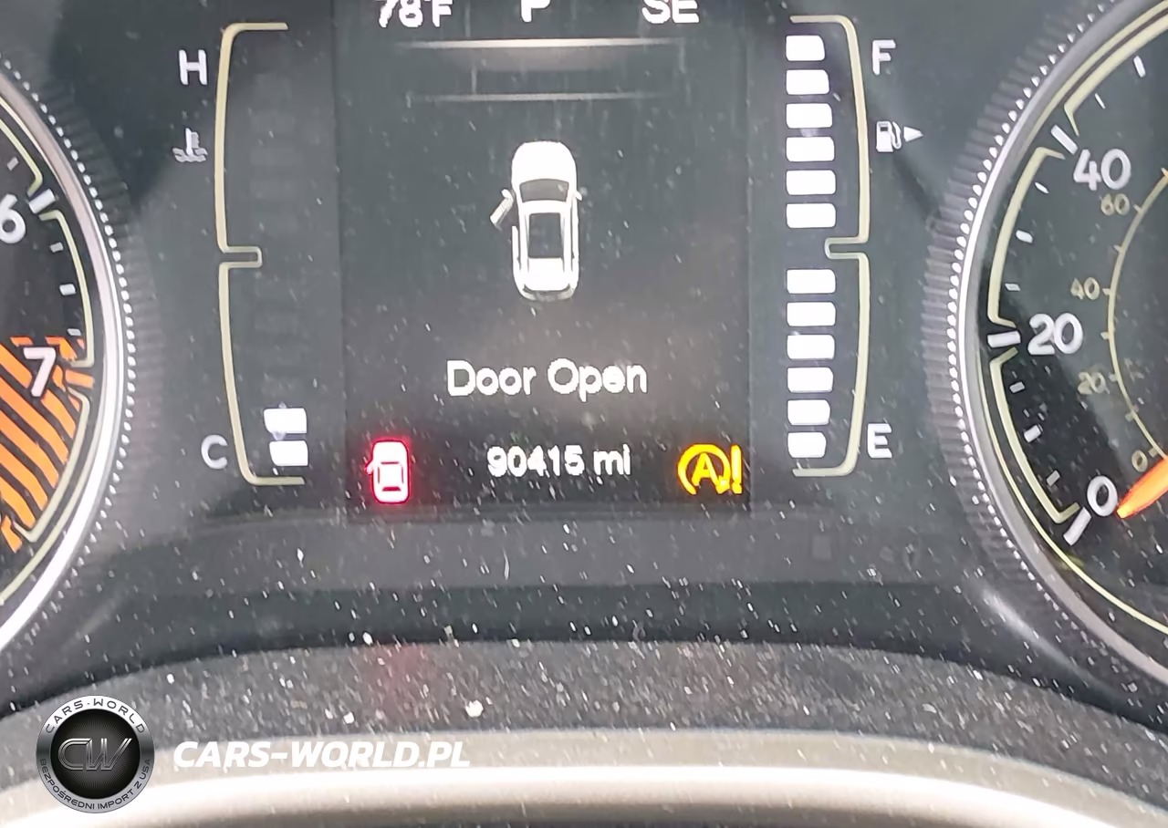 2015 Jeep Cherokee Latitude VIN:1C4PJMCSXFW571548 - 16