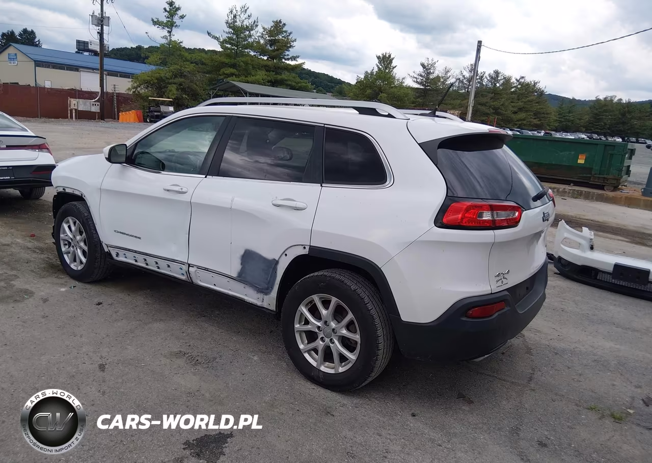 2015 Jeep Cherokee Latitude VIN:1C4PJMCSXFW571548 - 3