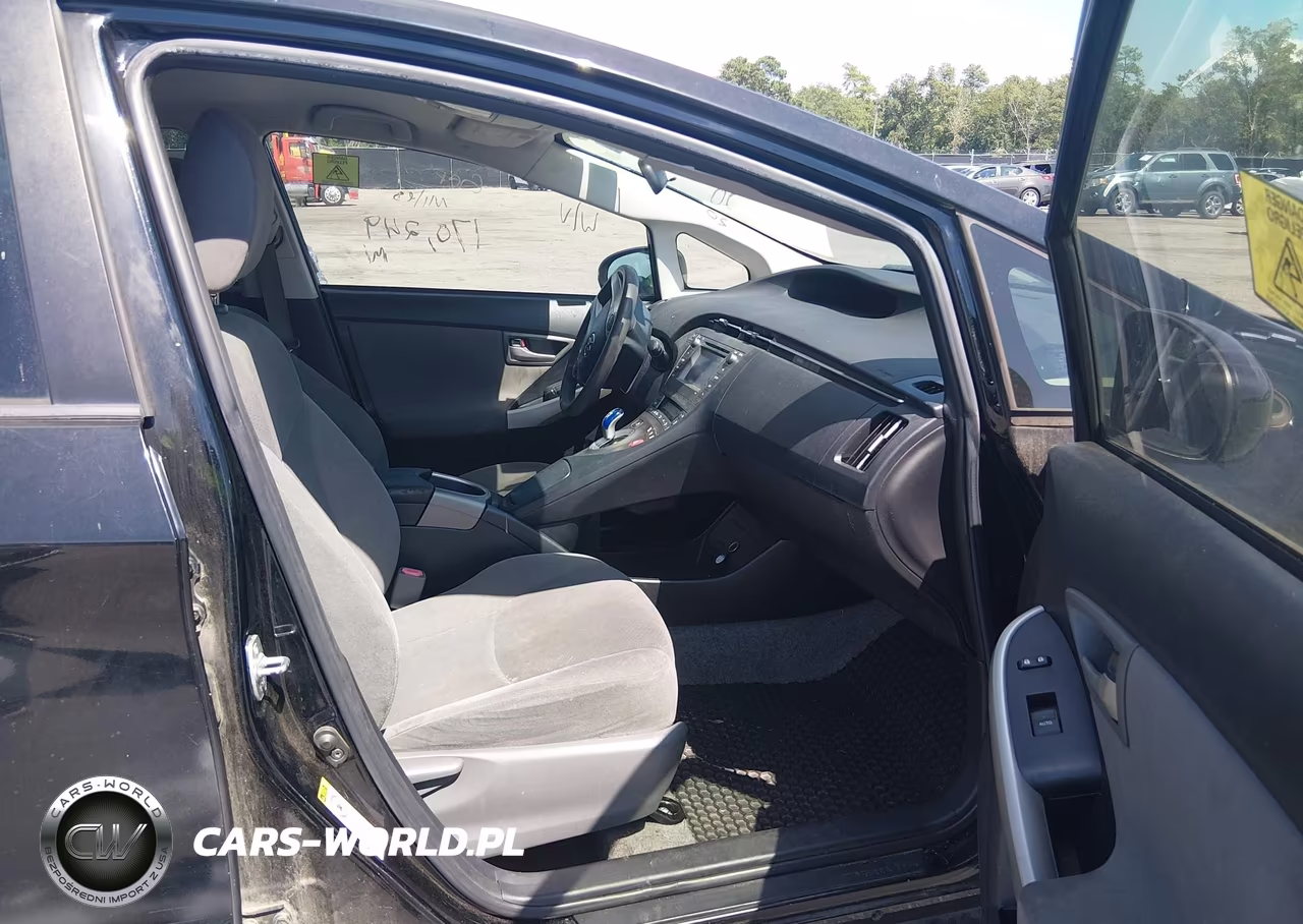 2014 Toyota Prius Two VIN:JTDKN3DU4E1756084 - 5