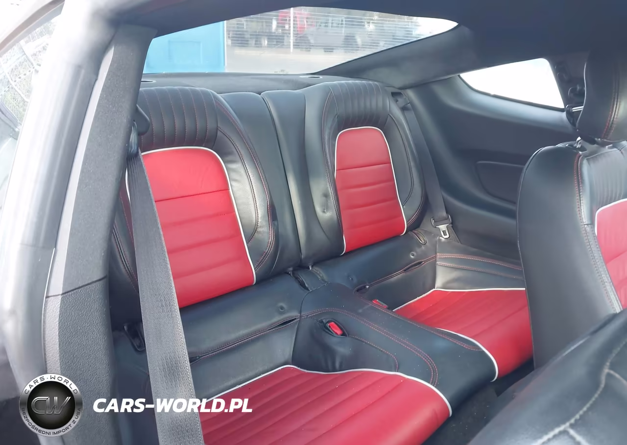 2016 Ford Mustang V6 VIN:1FA6P8AM6G5215018 - 8