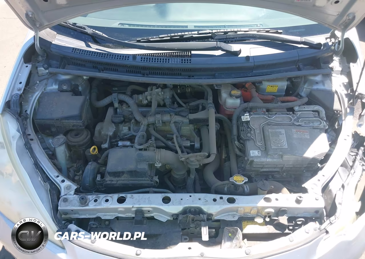 2013 Toyota Prius C Three VIN:JTDKDTB39D1549007 - 10