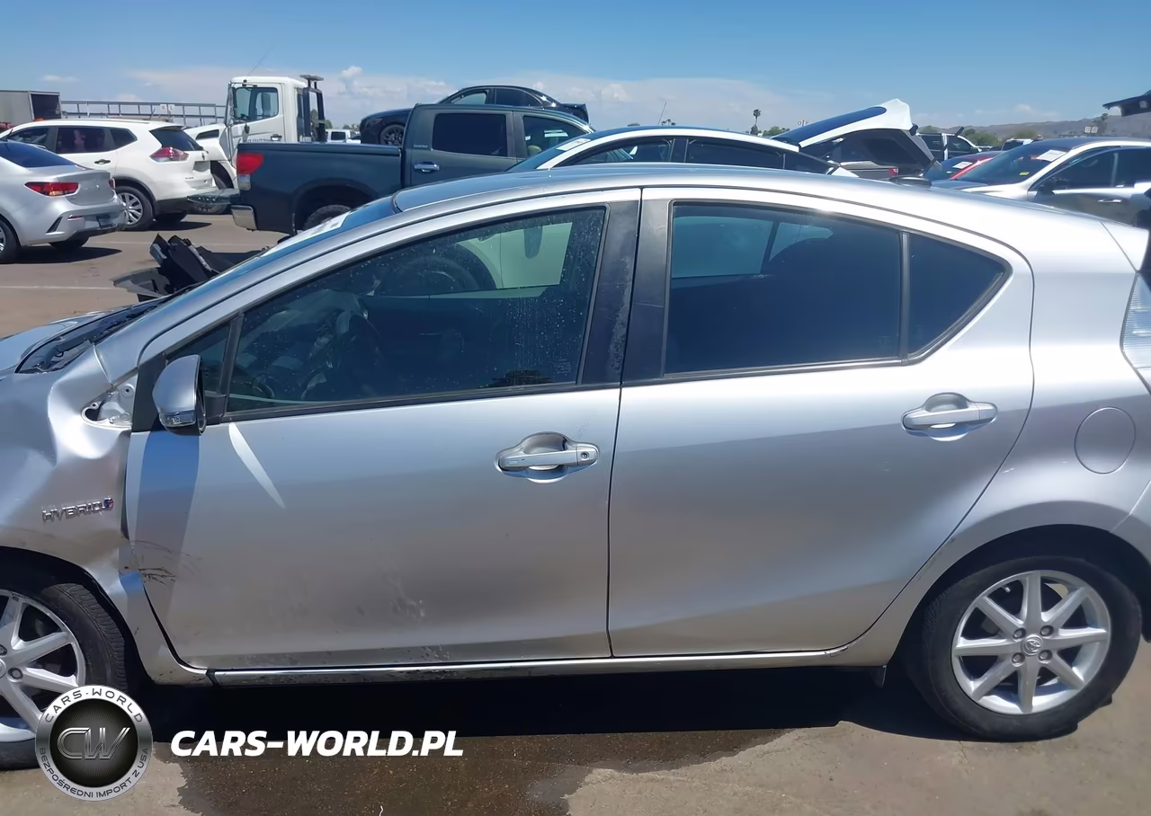 2013 Toyota Prius C Three VIN:JTDKDTB39D1549007 - 14