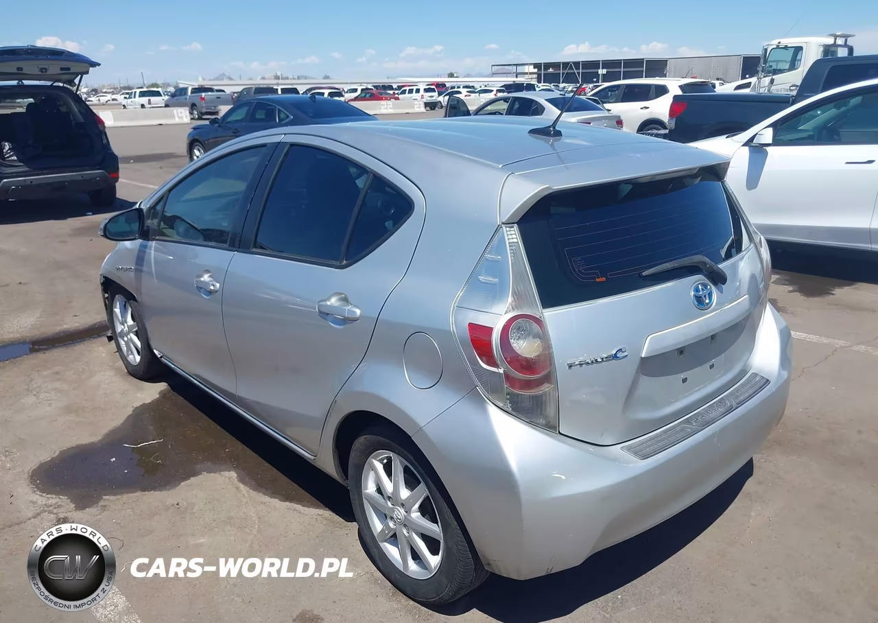 2013 Toyota Prius C Three VIN:JTDKDTB39D1549007 - 3