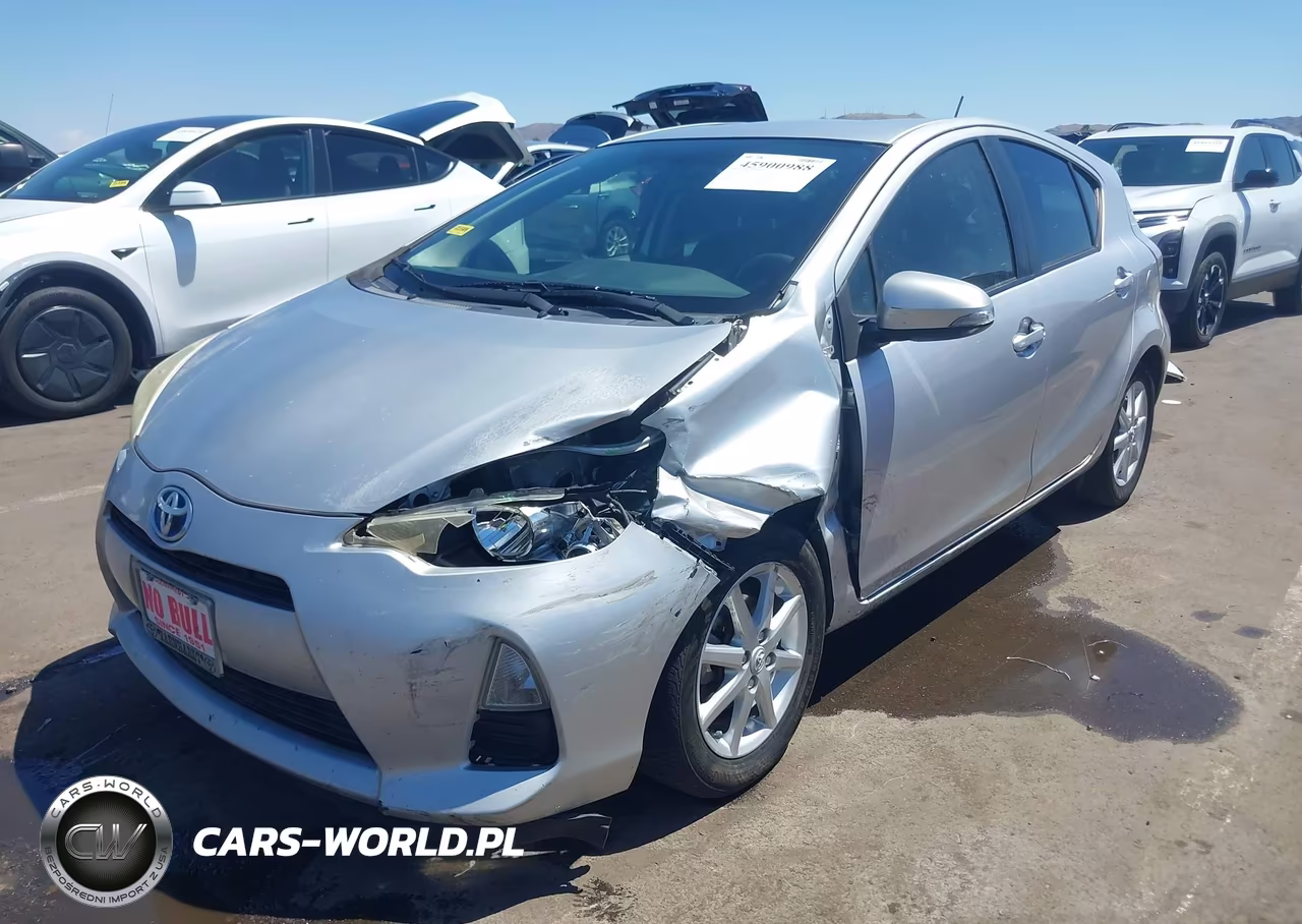 2013 Toyota Prius C Three VIN:JTDKDTB39D1549007 - 6