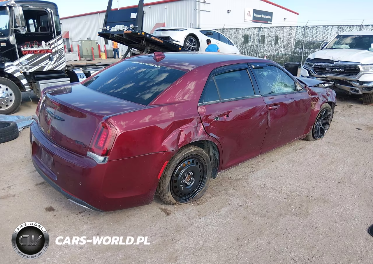 2021 Chrysler 300 300S VIN:2C3CCABG4MH525766 - 4
