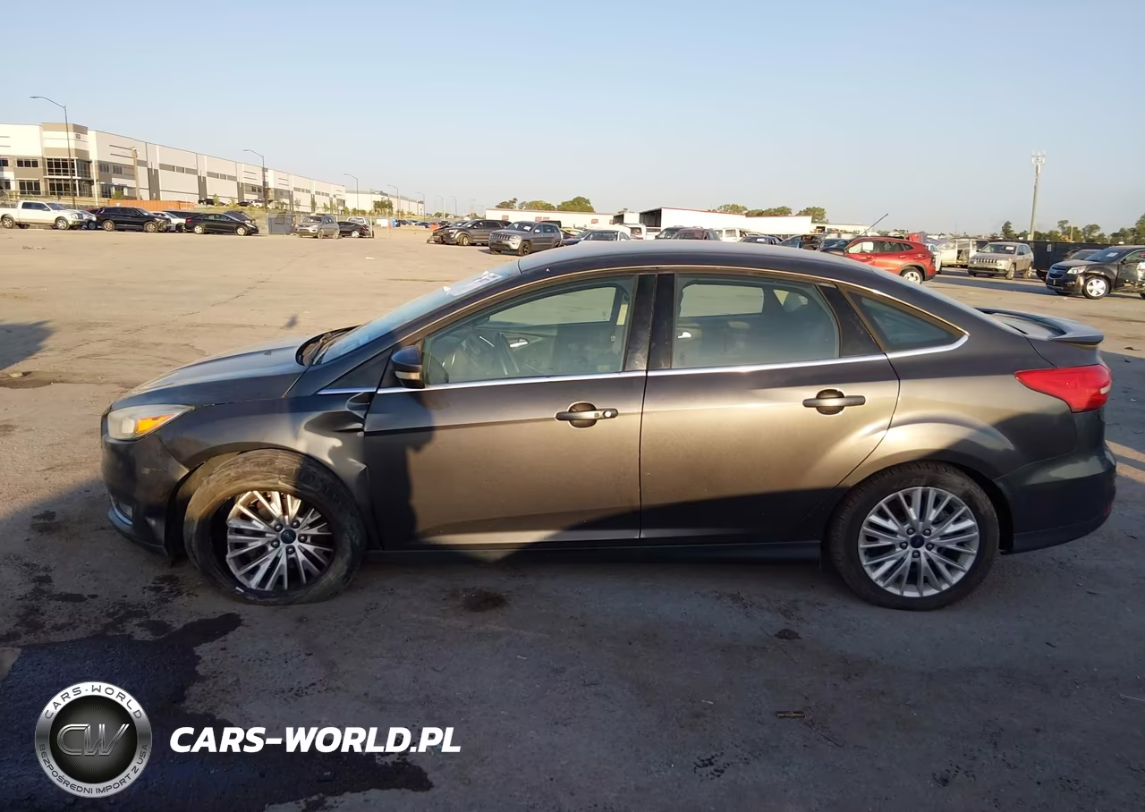 2015 Ford Focus Titanium VIN:1FADP3J22FL370023 - 14