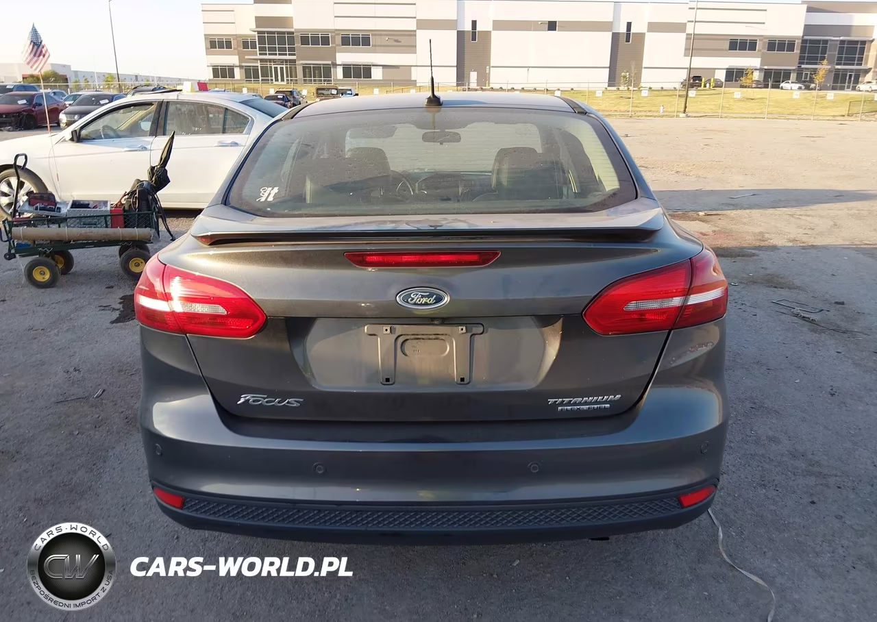 2015 Ford Focus Titanium VIN:1FADP3J22FL370023 - 16