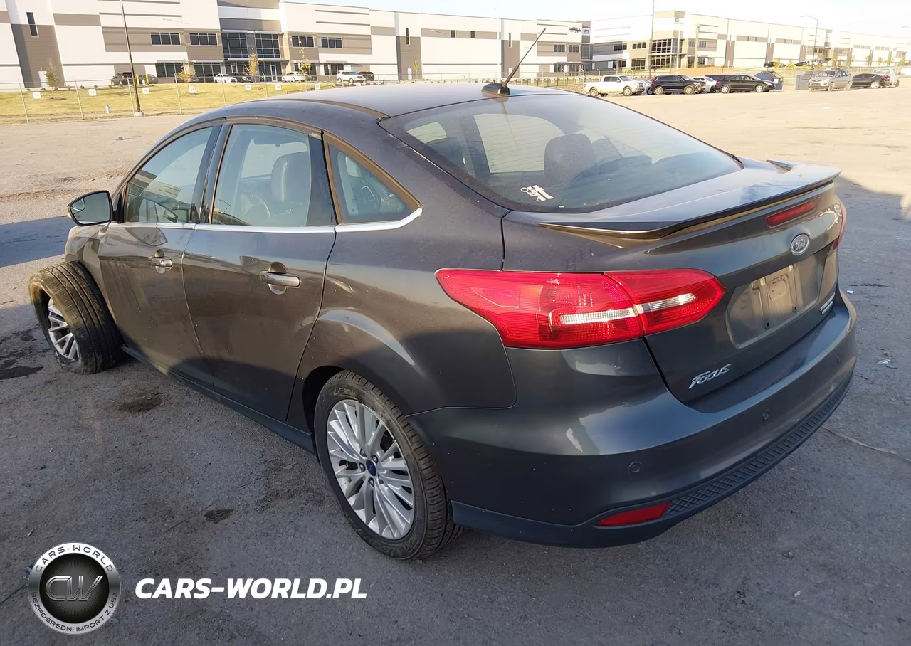 2015 Ford Focus Titanium VIN:1FADP3J22FL370023 - 3