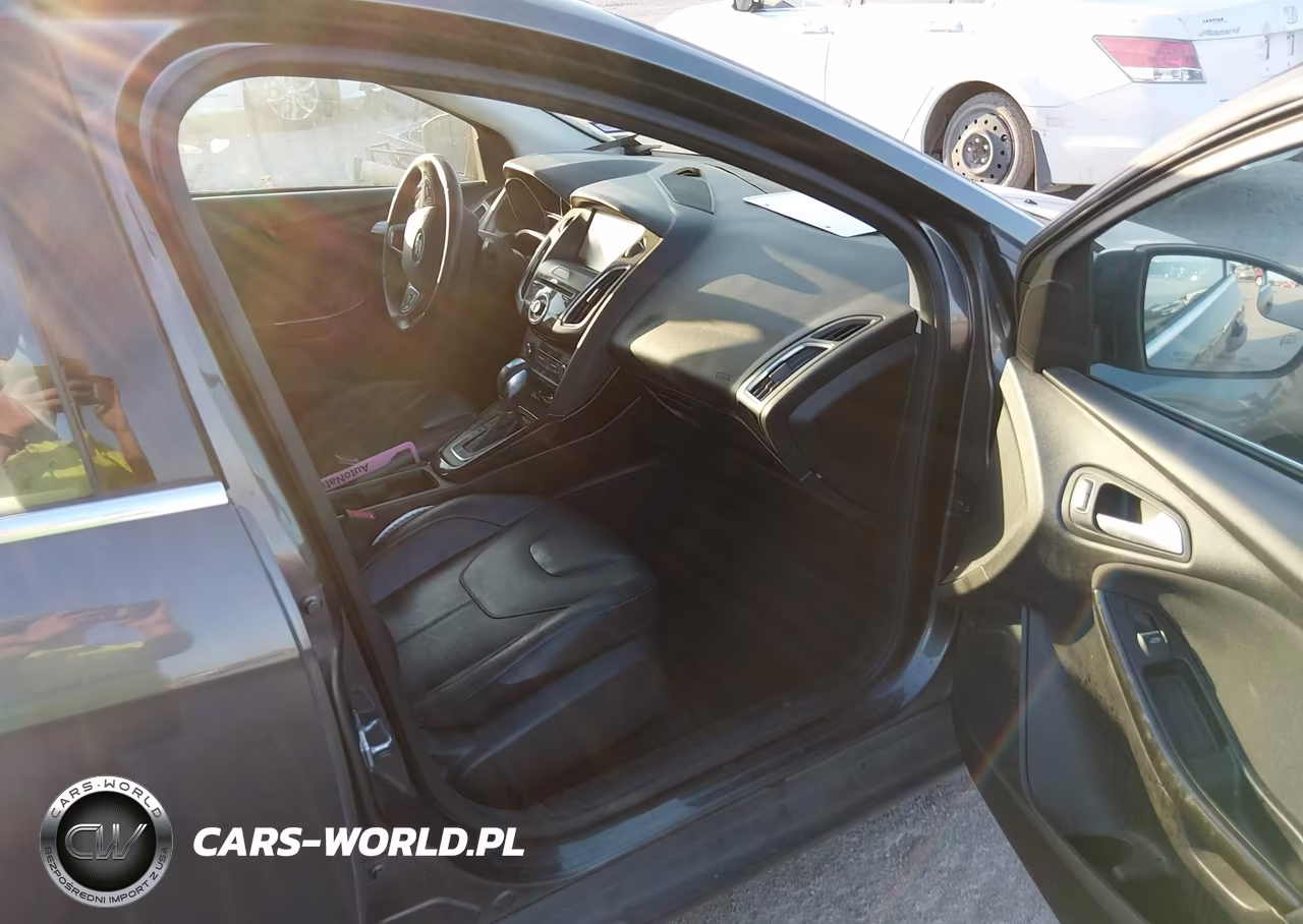 2015 Ford Focus Titanium VIN:1FADP3J22FL370023 - 5