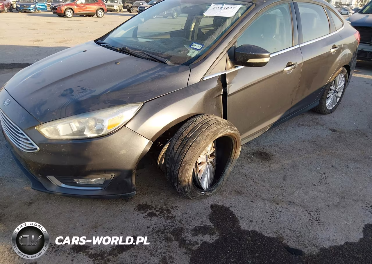 2015 Ford Focus Titanium VIN:1FADP3J22FL370023 - 6