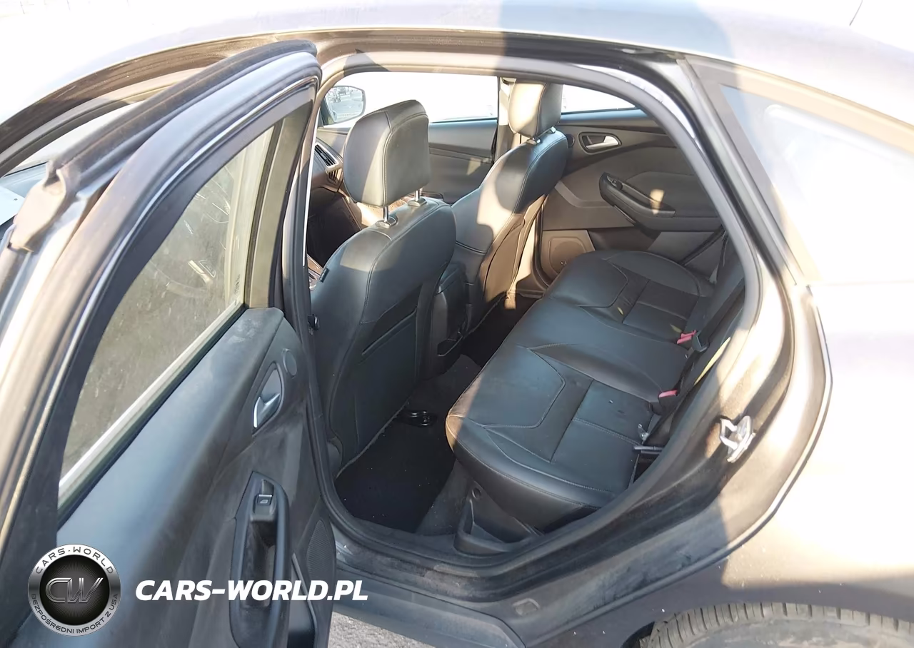 2015 Ford Focus Titanium VIN:1FADP3J22FL370023 - 8