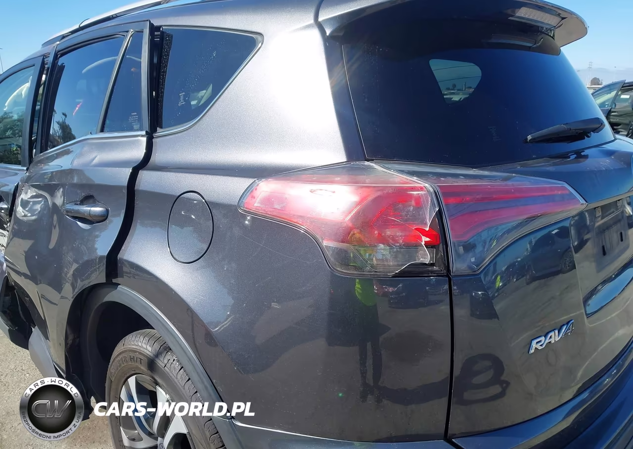 2018 Toyota Rav4 Le VIN:JTMZFREV2JJ168913 - 18