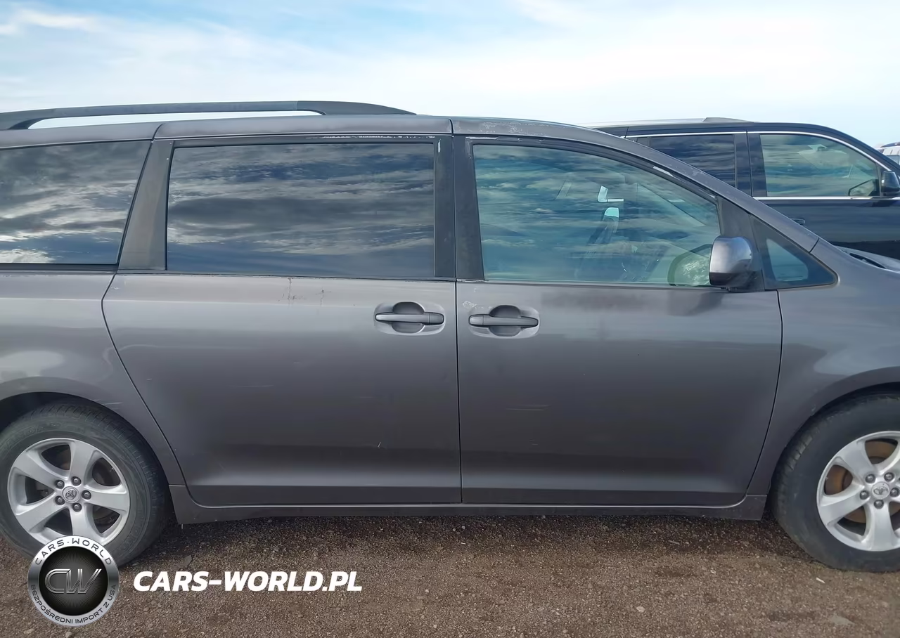 2011 Toyota Sienna Le V6 VIN:5TDKK3DC5BS005395 - 13