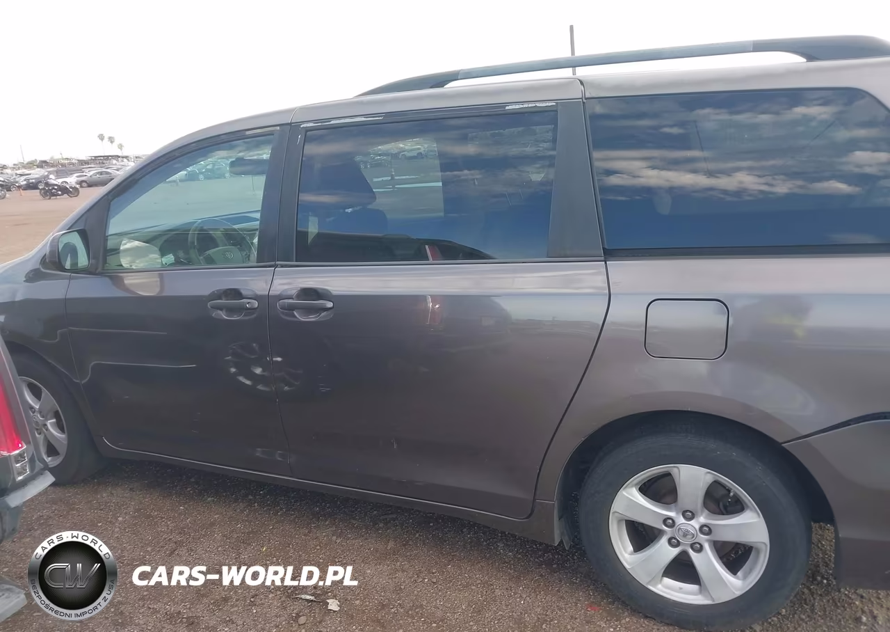 2011 Toyota Sienna Le V6 VIN:5TDKK3DC5BS005395 - 14
