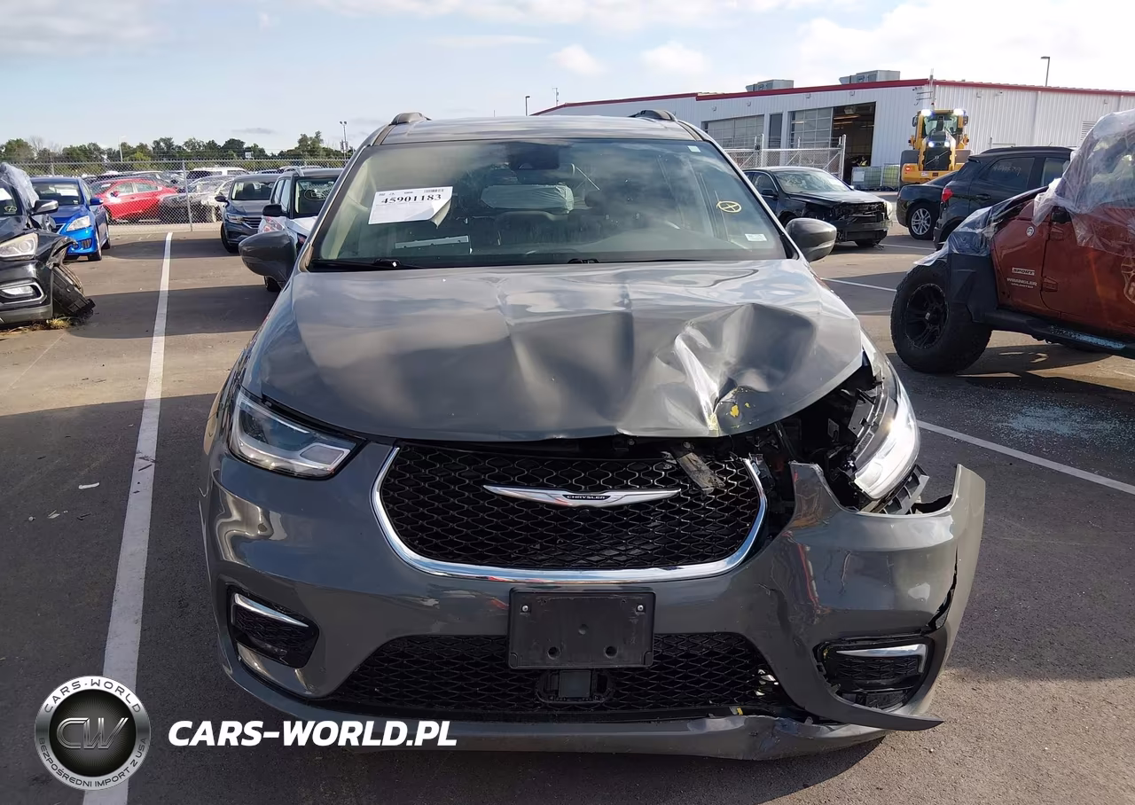 2022 Chrysler Pacifica Touring L VIN:2C4RC1BGXNR136793 - 10