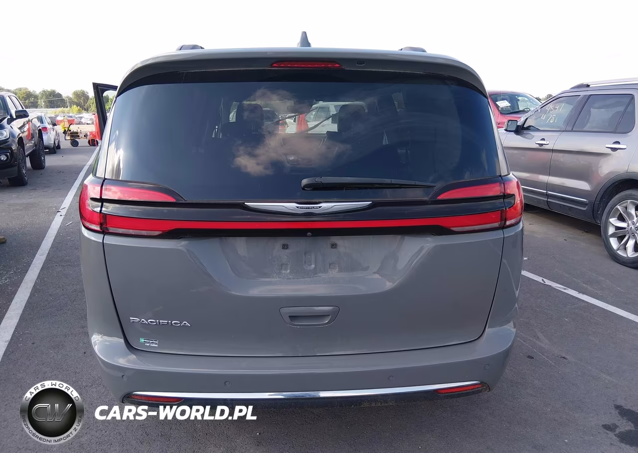 2022 Chrysler Pacifica Touring L VIN:2C4RC1BGXNR136793 - 13