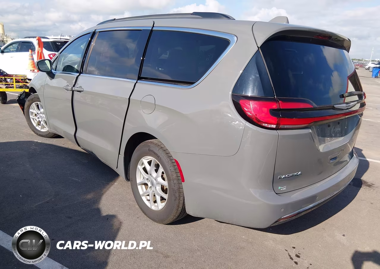 2022 Chrysler Pacifica Touring L VIN:2C4RC1BGXNR136793 - 2